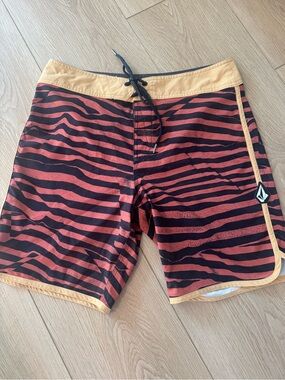 Volcom Funday Scallop Mod Tech Board Shorts